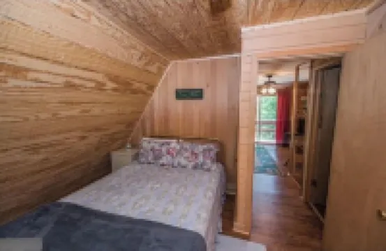 Hidden Gem in the woods with hot tub