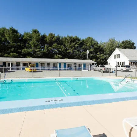 3BedroomApt Pool CampFire PlayArea