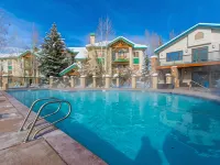 Ski-in/Ski-Out Access and Heated Pool - Stunning Alpine Retreat