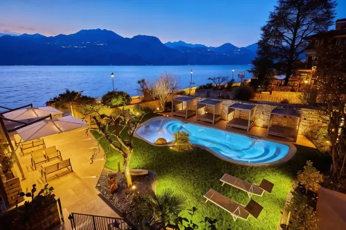 Lake Front Hotel Brenzone - Parvekkeita
