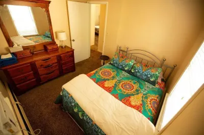1st Class Rentals - Munson Manor III - 5 Bedroom 2 Bathroom House