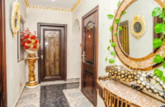 託比皇家套房酒店