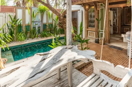 Jawa House Private Villas Отели рядом с достопримечательностью «Gili Trawangan Turtle Hatchery»