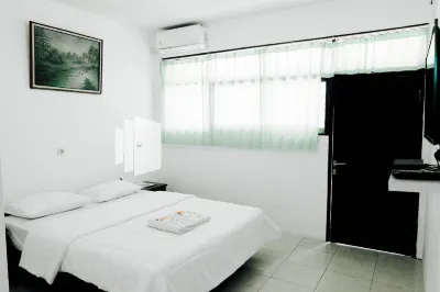 Ken Zong Inn Hotel Mitra RedDoorz Hotel di Ujung Genteng