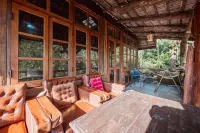 ธารทอง ลอดจ์ Tharnthong Lodge Hotels in Mae On