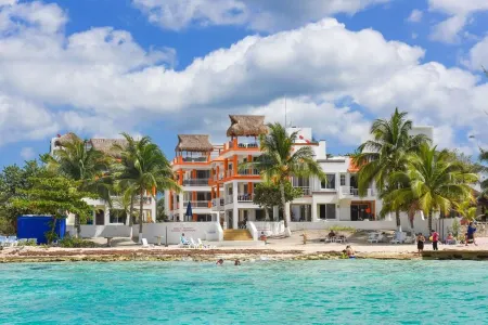 121 FIVE STAR REVIEWS!  On the beach! Daily cleaning!