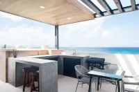 Divers Paradise NEW 2 Bedroom Condo w/Rooftop Pool