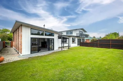 Spacious, modern, centrally located house.