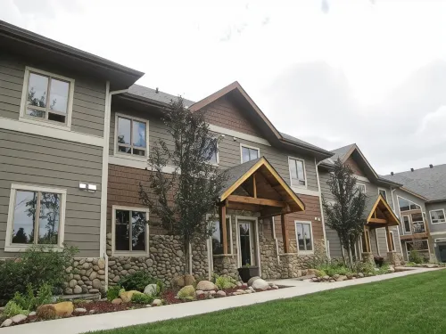 Elkwater Lake Lodge and Resort - Homestays