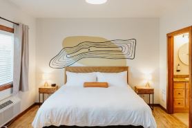 Modern Suites with Full Kitchen and Smart HDTV - Stylish Escape