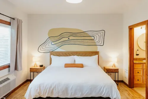 Modern Suites with Full Kitchen and Smart HDTV - Stylish Escape