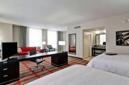 Hampton Inn & Suites Cincinnati-Downtown