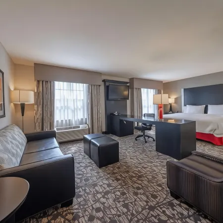 Hampton Inn & Suites DuPont
