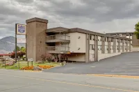 ナイツ イン カムループス カムループス・ライブラリー, トンプソン＝ニコラ・リージョナル図書館周辺のホテル