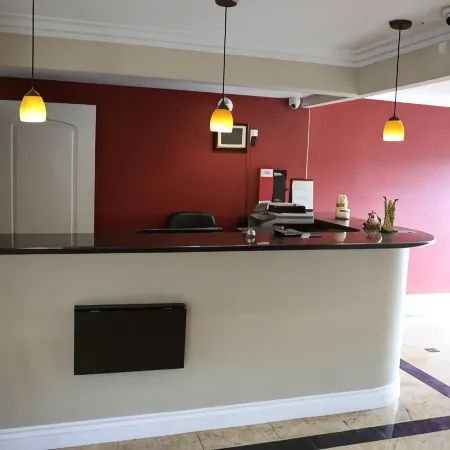 Chateau Inn & Suites