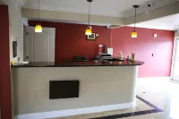 Chateau Inn & Suites Hotel di Downey