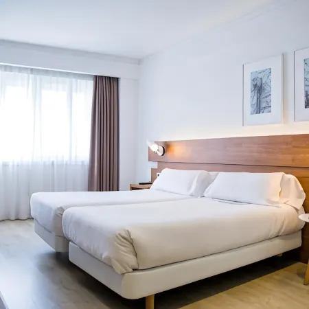 Hotel Gelmírez Отели рядом с достопримечательностью «Площадь Галисии»
