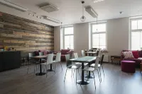 Hotelli Rakuuna - ที่มีที่จอดรถ