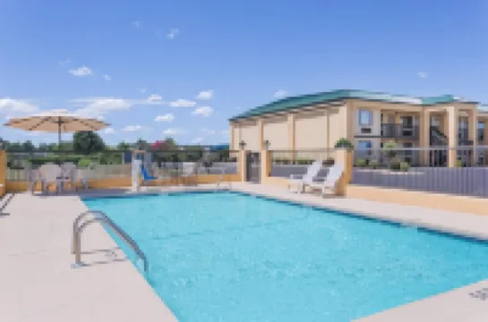 Days Inn by Wyndham Byron