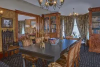 The Charles Pacific Grove, an Artfully Designed Inclusive Inn - Homestays