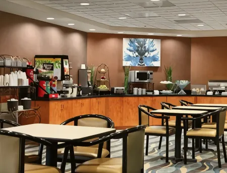 Wingate by Wyndham Garner/Raleigh South Отели рядом с достопримечательностью «Уэйк Крисчен Академи»