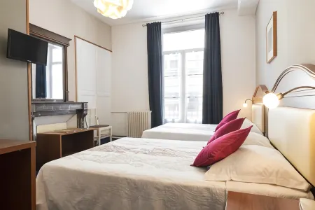 Logis Hôtel Central Отели в г. Монтаржи