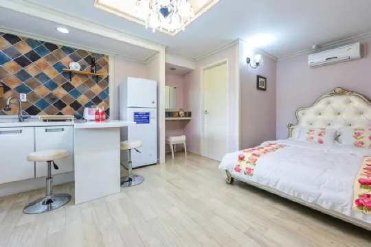 Gurye Dandelion Travel Pension