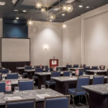 DoubleTree by Hilton Atlanta Windy Hill Ballpark