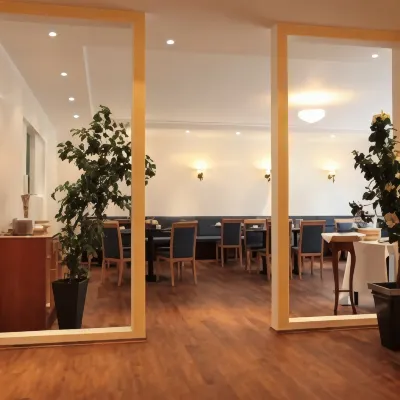 أبارت هوتل شيوير Hotels near محطة مارسدورف لمترو الأنفاق