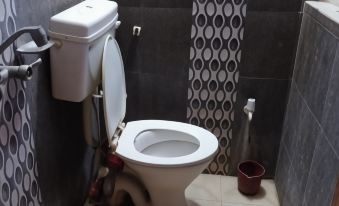 Royal Guest House, Gaya - Hizvo