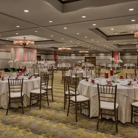 DoubleTree by Hilton Hotel Libertyville - Mundelein
