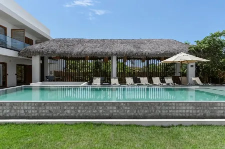 Mikiki Lifestyle Hotel