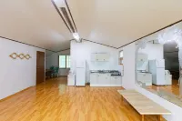 Hongcheon Peacock Farm Pension Hotel in zona Theme Park