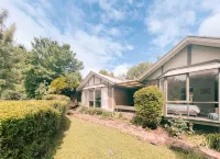 Sanctuary Park Cottages - Homestays