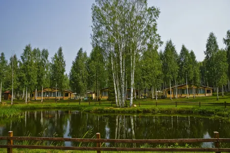 Semejnyij Hotel Lesnoj Bereg Отели в г. Брейтовский район