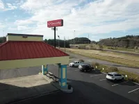 Econo Lodge - parking