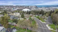 2BR near Tacoma Dome, downtown, restaurants & EQC