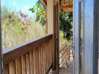 Casa LOLO on hills of Culebra, mountain and airport views . فنادق في كوليبرا
