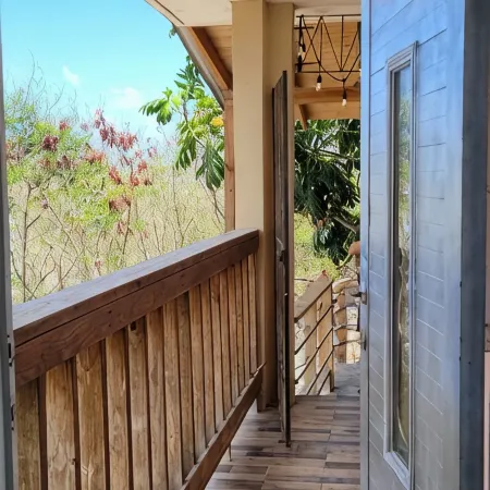 Casa LOLO on hills of Culebra, mountain and airport views . Отели рядом с достопримечательностью «Пляж Фламенко»
