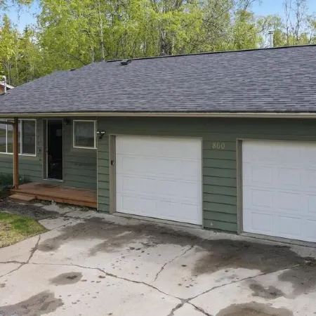 Your Pet & Family Friendly Single Story AK Basecamp Near Downtown Wasilla