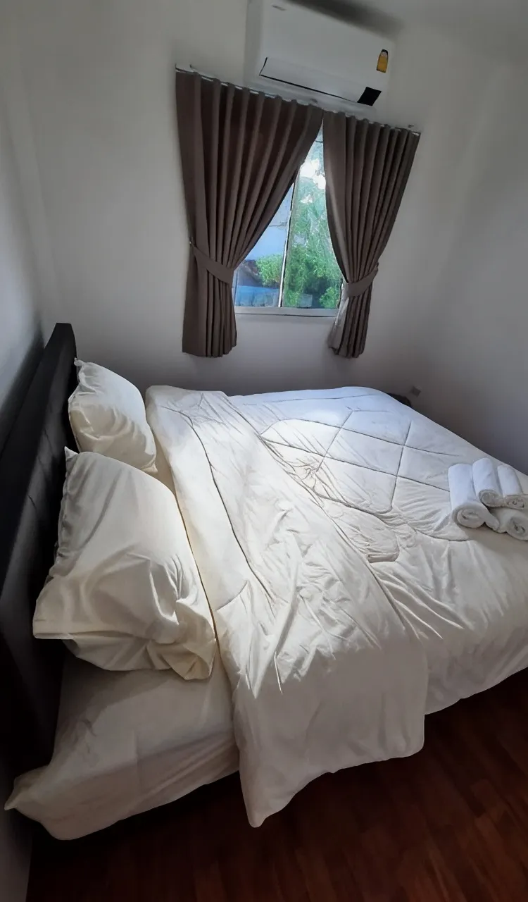 ห้องเตียงใหญ่ พร้อมห้องน้ำรวม
