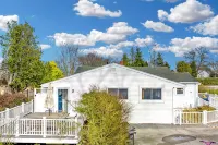 2 BEDROOMS, 3BEDS 1.5 BATH! OCEAN ROAD ! Sleeps 6 1 mile to beach, dining &shops - 2-Star