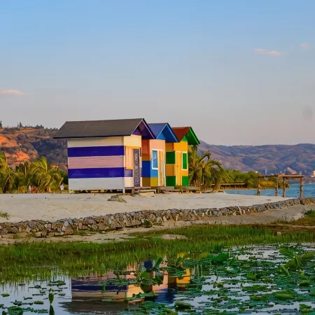 Tasha Vacation Apartment (Fuxian Lake Scenic Area Moon Bay Wetland Park)