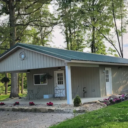 Peaceful 1-bedroom cottage with WiFi, AC in the country