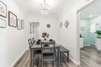 Prime location Close to Downtown LA 2 bed 1 bath Kingsize Bed Private Entry! 17