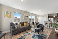 City Views 1BR Free-Parking- Close to NYC - Condos
