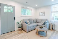 1 Bedroom Coastal Retreat in the Heart of Mount Pleasant - Homestays