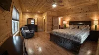 Beautiful River Front Cabin with Mountain views - Mountain view