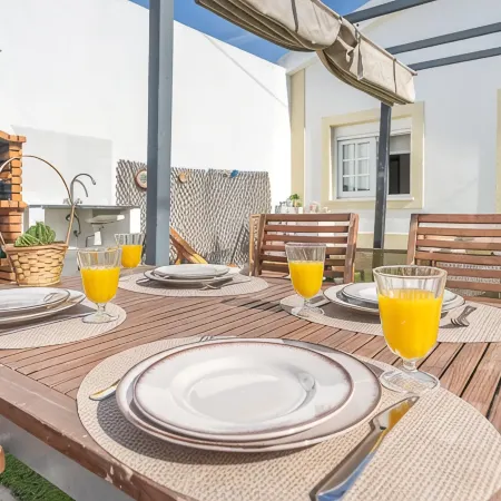 Assenta Beach House - 2 bedroom house with patio