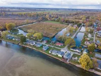 Catch on the Canal - Waterfront Getaway Near Casino, Dining & Entertainment - Wifi